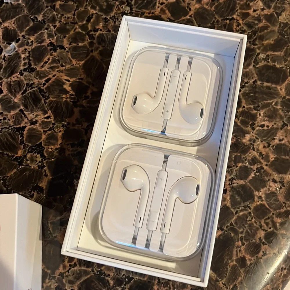 Iphone 6 headphones New 2 pairs Great 4 Commercial Airlines